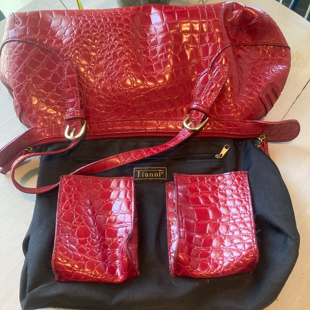 Elegant Red Tianni Crocodile-Embossed Women's Bag - Picture 6 of 12